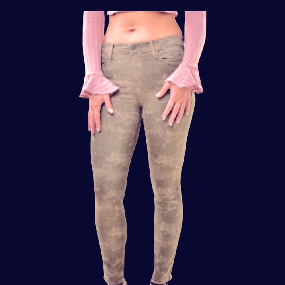 J Brand Cropped Skinny Jeans in Olive Drab Camo Size 28